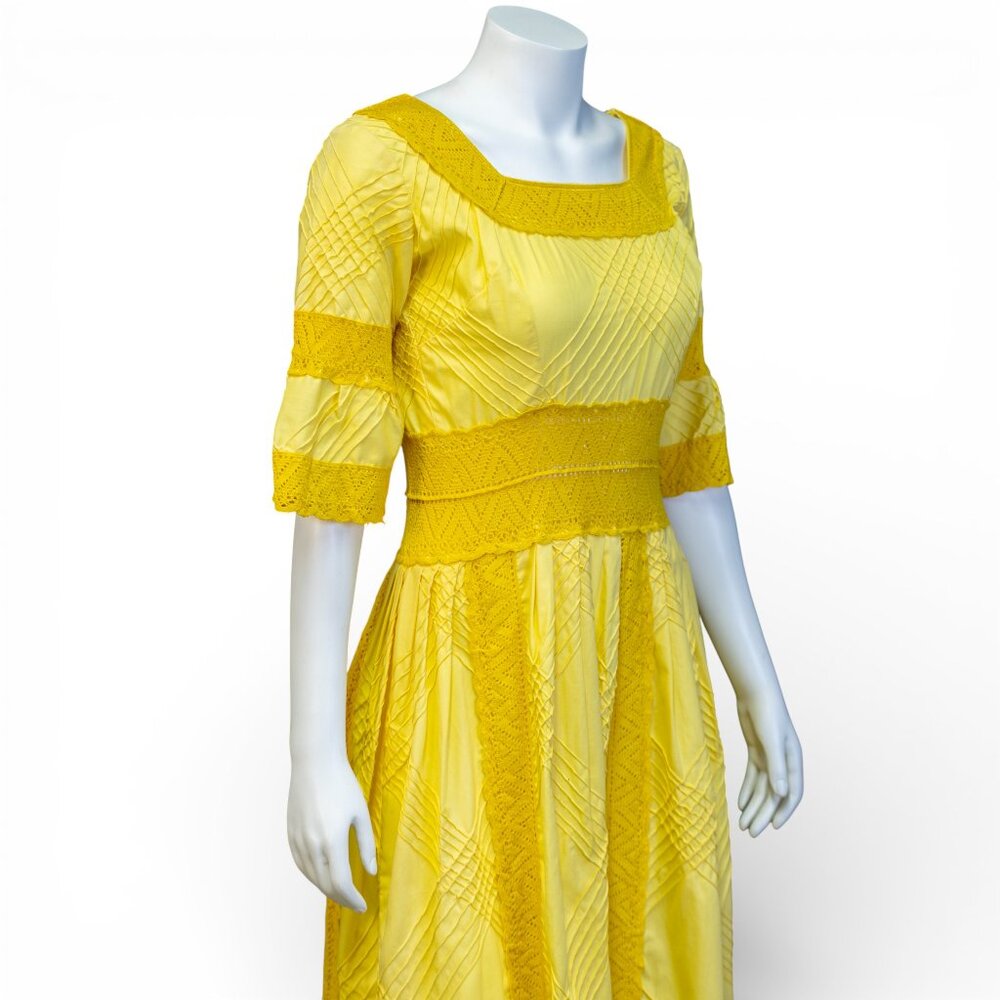 Vintage 1970s Mexican Yellow Pintucked Cotton Dress with Crochet Lace * Medium - Picture 12 of 13